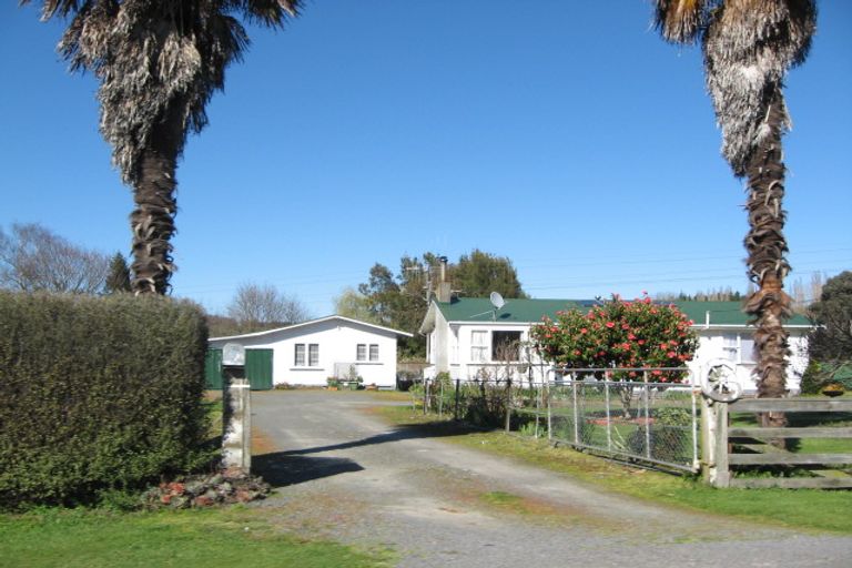 Photo of property in 2 Stewart Street, Hunterville, 4730