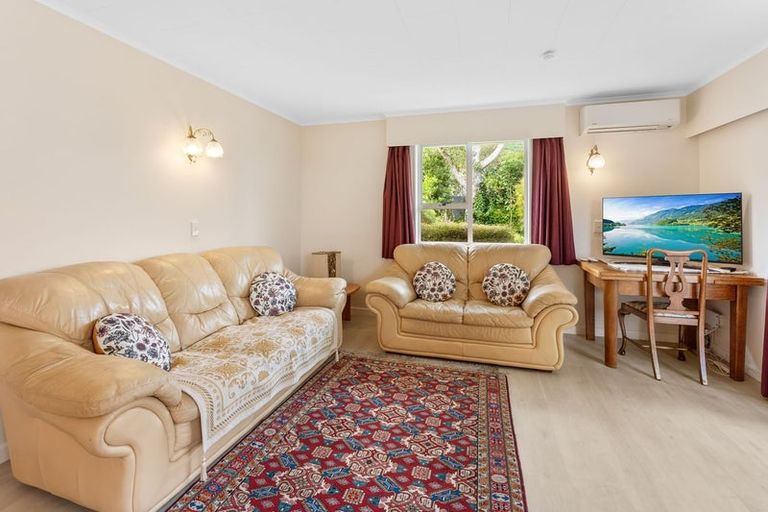 Photo of property in 25b Pehi Kupa Street, Waikanae, 5036