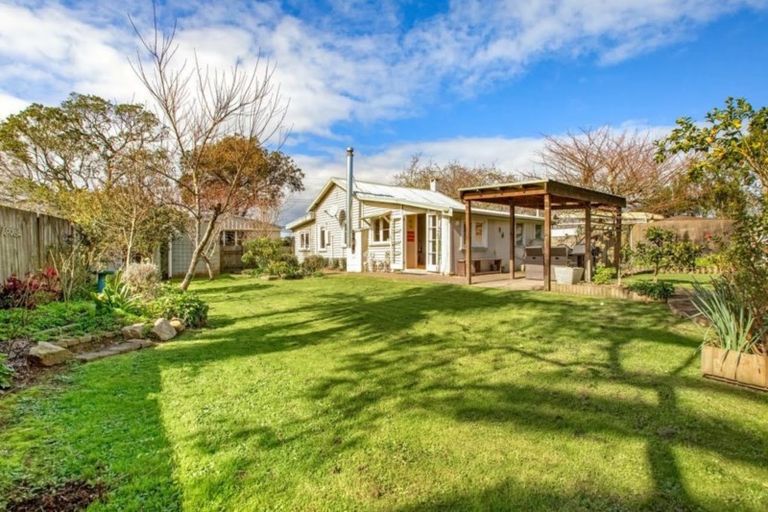 Photo of property in 26 Miami Avenue, Surfdale, Waiheke Island, 1081