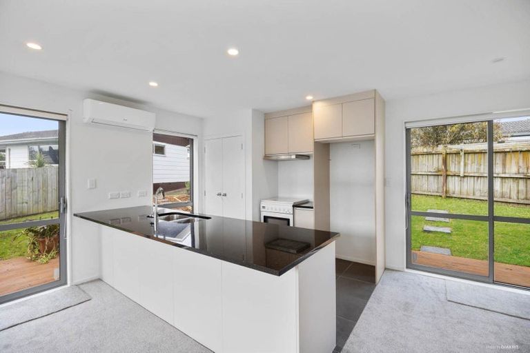 Photo of property in 11 Karo Place, Glendene, Auckland, 0602
