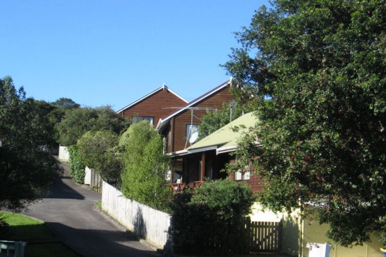 Photo of property in 3/83 Kaurilands Road, Titirangi, Auckland, 0604