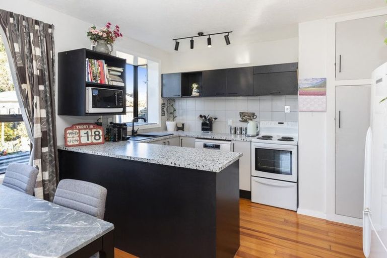 Photo of property in 3 Clipper Place, Redwood, Christchurch, 8051