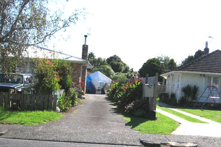 Photo of property in 7 Durham Street, Te Atatu Peninsula, Auckland, 0610