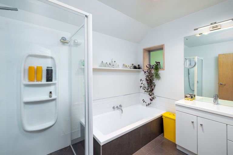 Photo of property in 25 Hawkhurst Road, Lyttelton, 8082