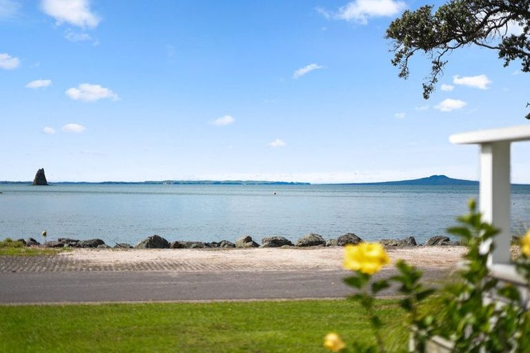 Photo of property in 12 Matakatia Parade, Matakatia, Whangaparaoa, 0930