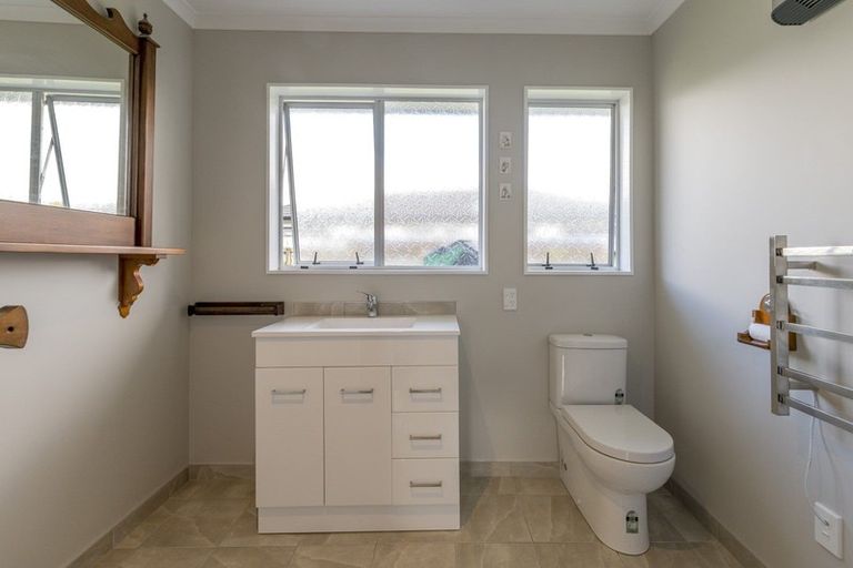 Photo of property in 152b Bartholomew Road, Levin, 5510