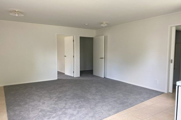 Photo of property in 17 Lynwood Road, New Lynn, Auckland, 0600