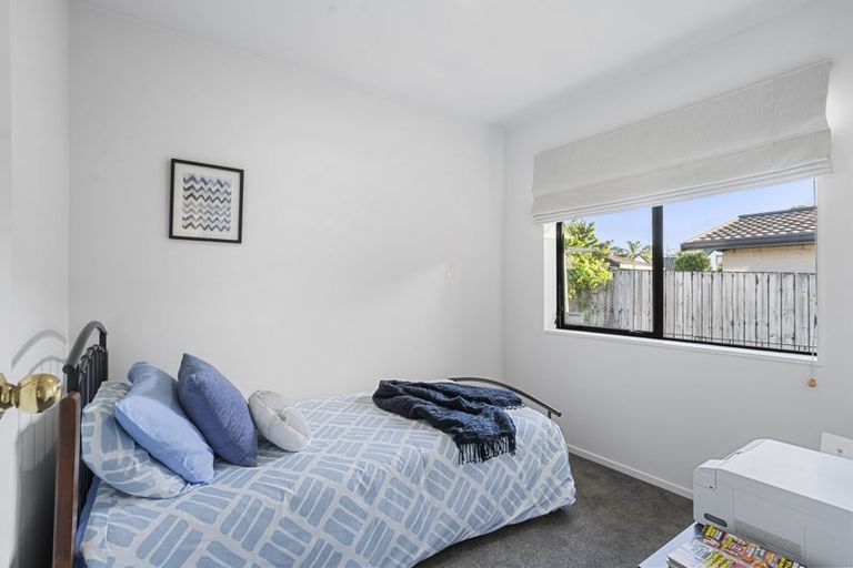 Photo of property in 1/42 Headcorn Place, Botany Downs, Auckland, 2010