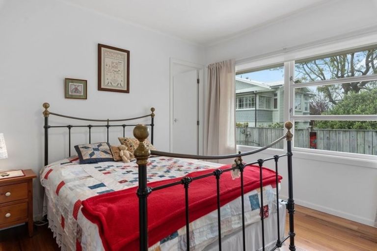 Photo of property in 1/126a Vauxhall Road, Narrow Neck, Auckland, 0624