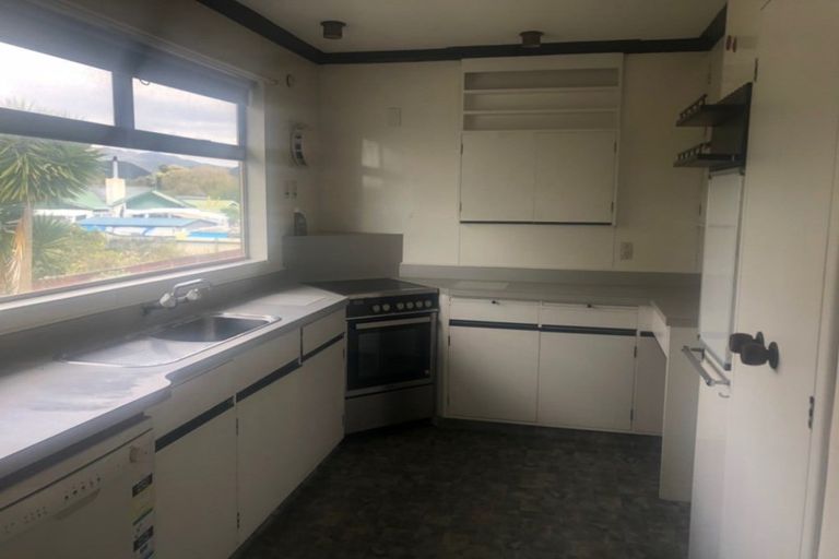 Photo of property in 17 Oriwa Street, Waikanae, 5036