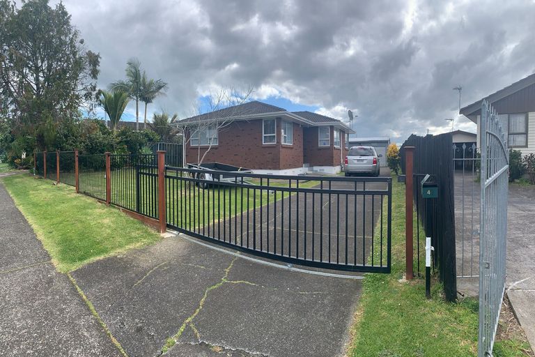 Photo of property in 43 Othello Drive, Clover Park, Auckland, 2023