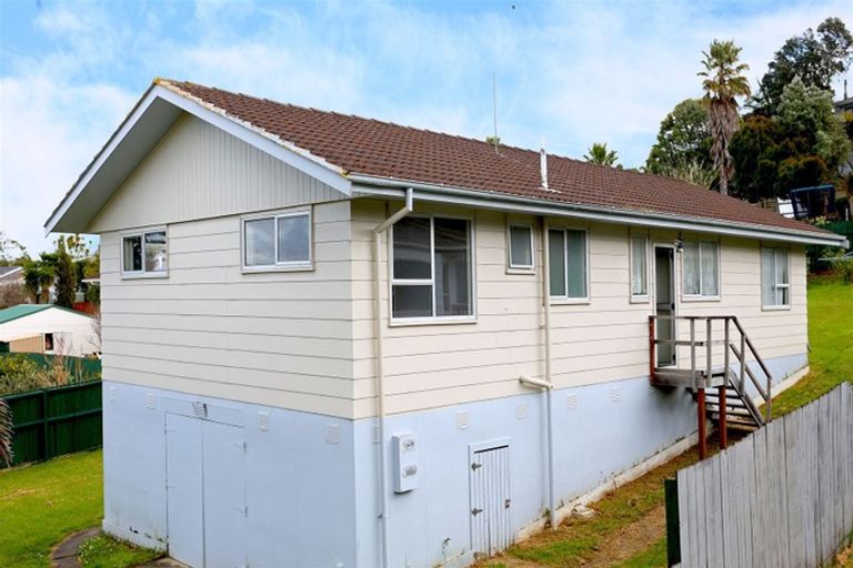 Photo of property in 54 Donovan Avenue, Massey, Auckland, 0614