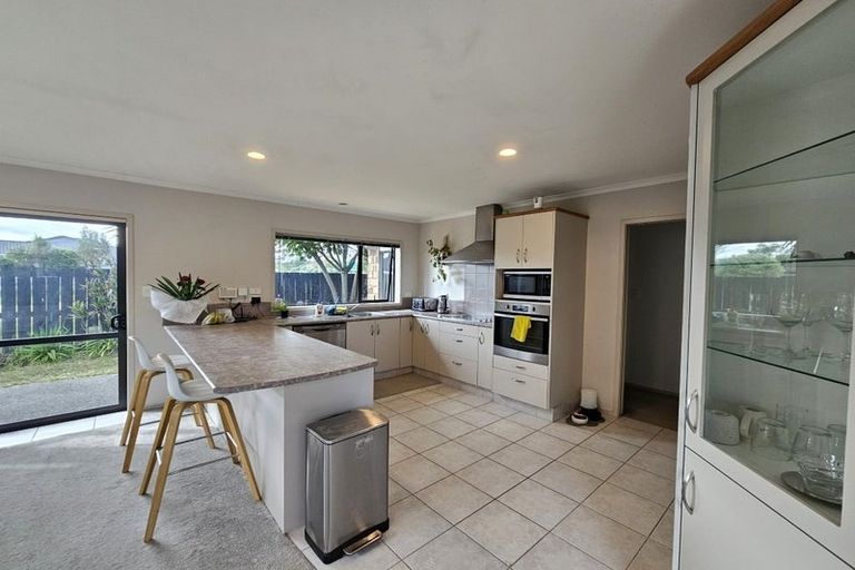 Photo of property in 37 Matene Place, Papamoa Beach, Papamoa, 3118