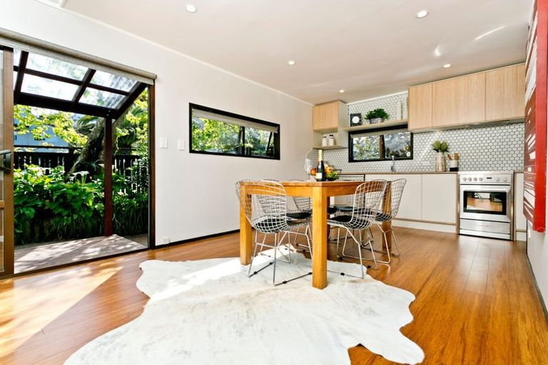 Photo of property in 1/17 Telephone Road, Birkenhead, Auckland, 0626
