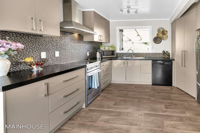 Photo of property in 10 Bay Grove, Pukehangi, Rotorua, 3015