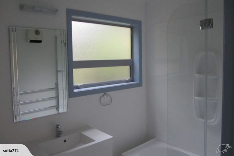 Photo of property in 312 Forest Hill Road, Waiatarua, Auckland, 0612