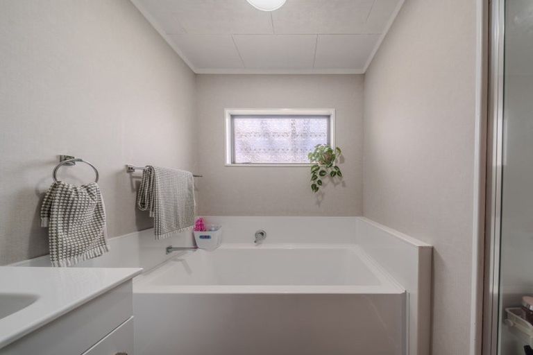 Photo of property in 129 Mclean Street, Woodville, 4920
