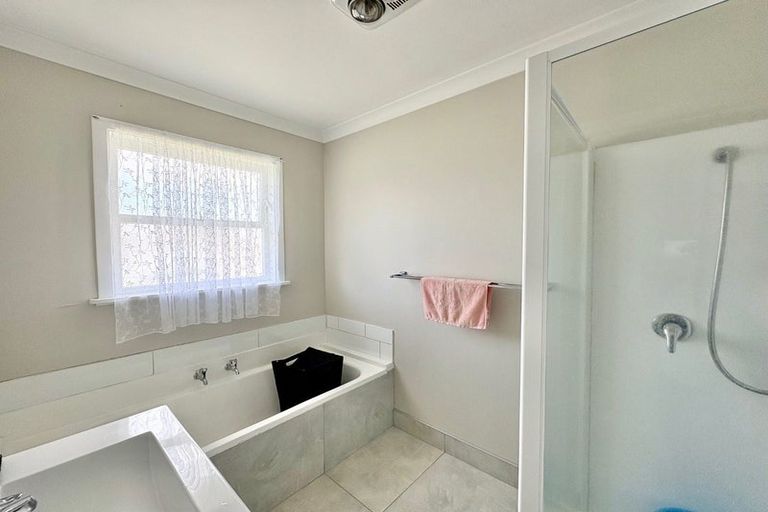 Photo of property in 2b Adams Road, Manurewa, Auckland, 2102
