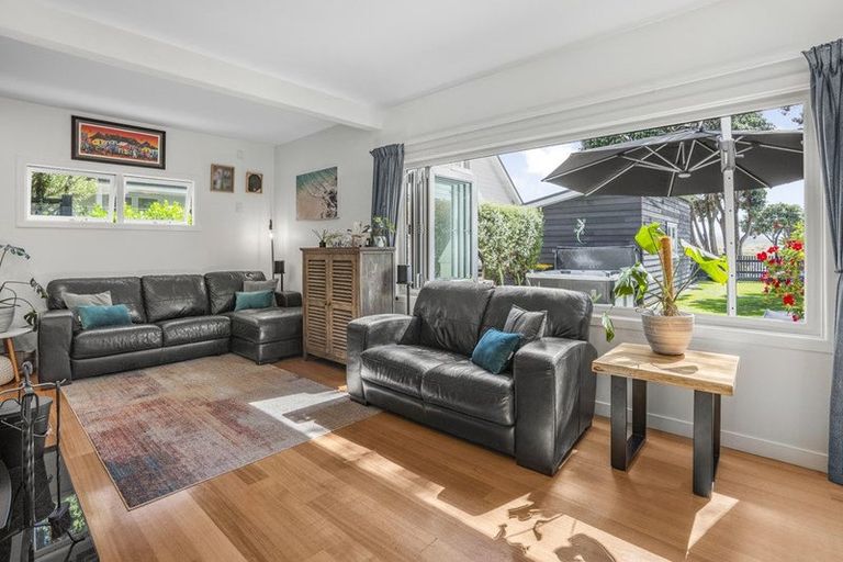 Photo of property in 25 Marine Parade, Eastbourne, Lower Hutt, 5013