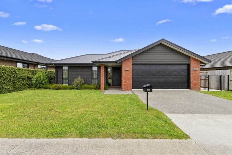 Photo of property in 253 Dixon Road, Fitzroy, Hamilton, 3206