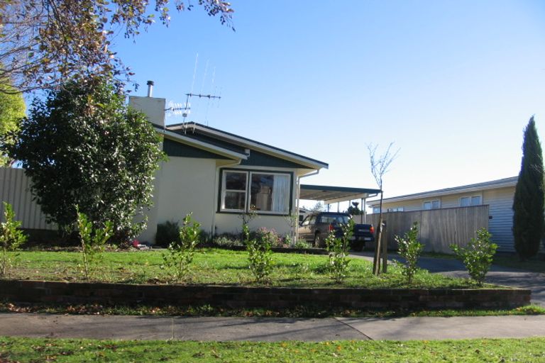 Photo of property in 8 Catlins Crescent, Milson, Palmerston North, 4414