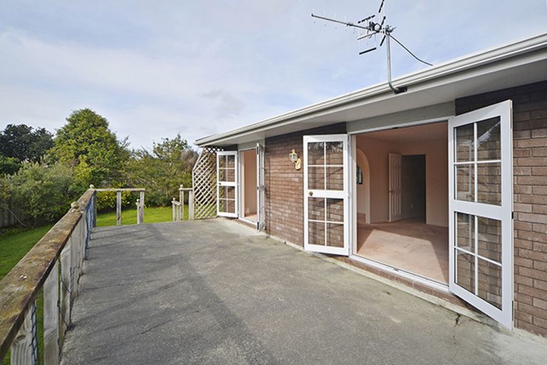 Photo of property in 27 Tula Lane, Kelvin Grove, Palmerston North, 4470