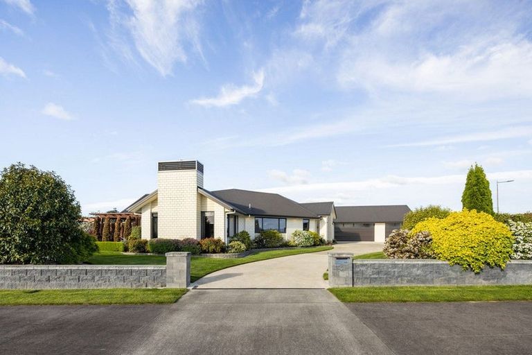 Photo of property in 2 Kotare Grove, Cambridge, 3434