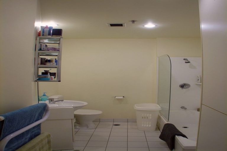 Photo of property in Terrace Garden Apartments, 3e/120 The Terrace, Wellington Central, Wellington, 6011