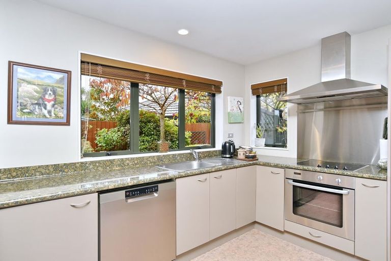 Photo of property in 12 Belgrove Place, Parklands, Christchurch, 8083