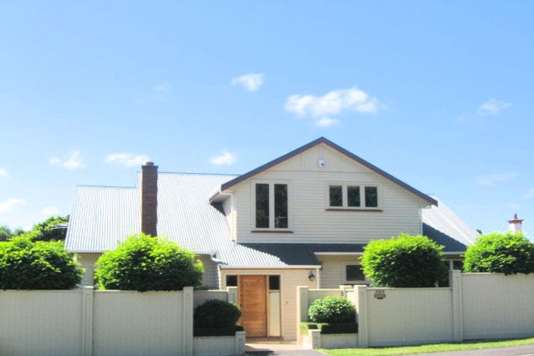 Photo of property in 305 Centaurus Road, Hillsborough, Christchurch, 8022