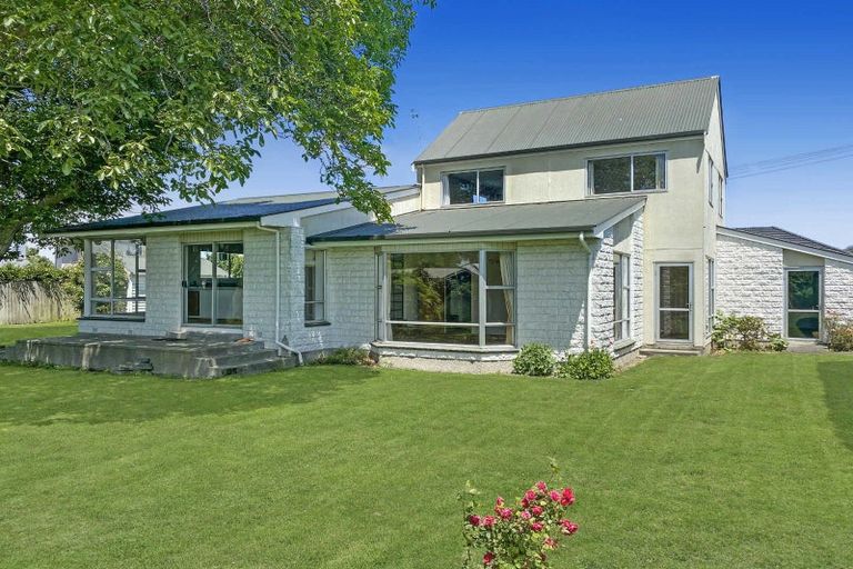 Photo of property in 42 Avonhead Road, Avonhead, Christchurch, 8042