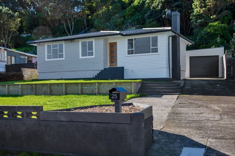 Photo of property in 25 Simons Street, Moturoa, New Plymouth, 4310