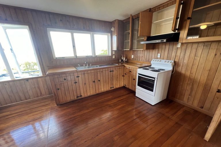 Photo of property in 41 Montgomery Avenue, Rothesay Bay, Auckland, 0630