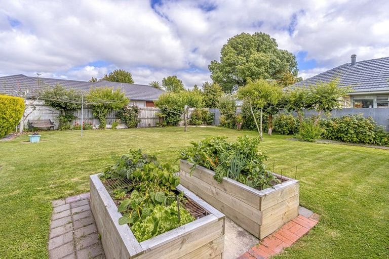 Photo of property in 35 Daniels Road, Redwood, Christchurch, 8051