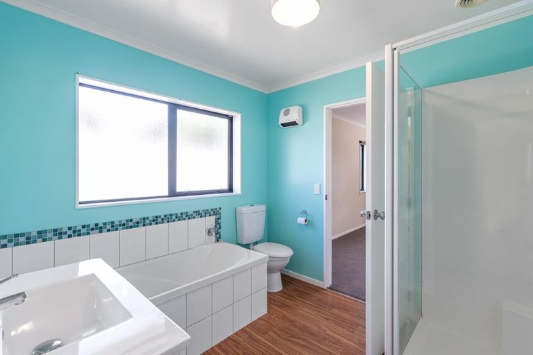 Photo of property in 8 Georgia Grove, Paraparaumu, 5032