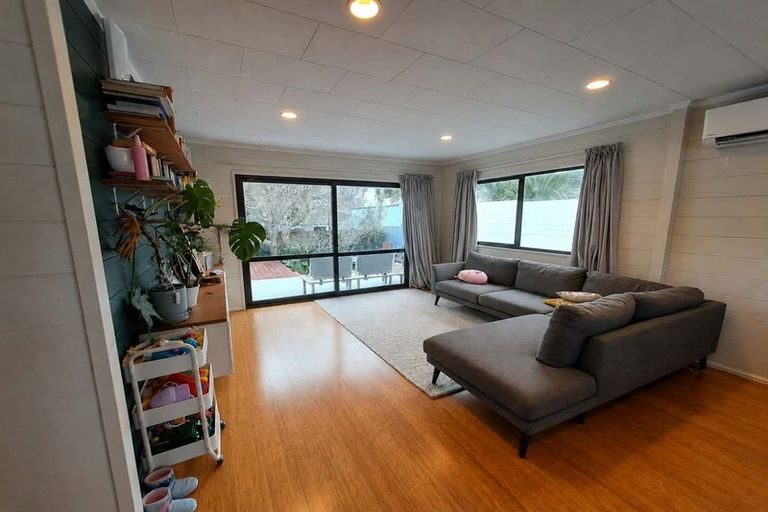 Photo of property in 1/94 Beach Road, Te Atatu Peninsula, Auckland, 0610