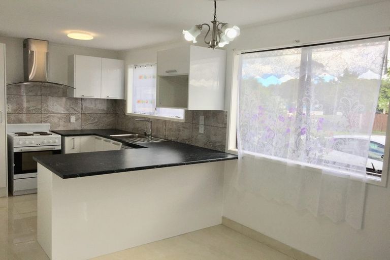 Photo of property in 10 Hamblyn Place, Ranui, Auckland, 0612