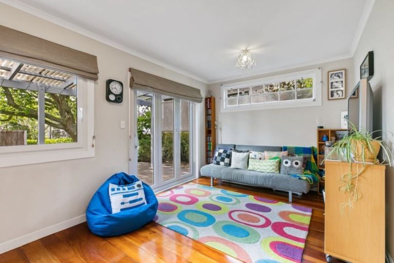 Photo of property in 1/5 View Road, Shelly Park, Auckland, 2014