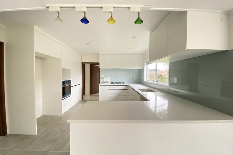 Photo of property in 130 Chelsea View Drive, Chatswood, Auckland, 0626