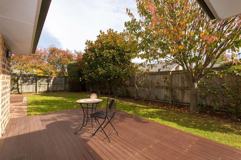 Photo of property in 12 Coolspring Way, Redwood, Christchurch, 8051
