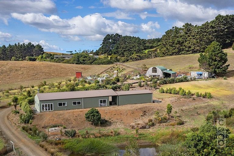 Photo of property in 231 Taiapa Road, Muriwai, Waimauku, 0881