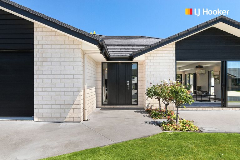 Photo of property in 5 Tate Crescent, Green Island, Dunedin, 9018