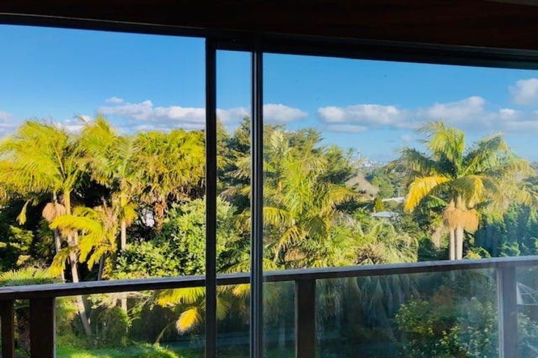 Photo of property in 1/18 Fowler Street, Northcote, Auckland, 0627