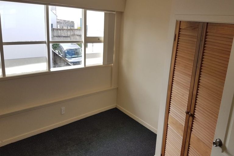 Photo of property in 204 East Coast Road, Forrest Hill, Auckland, 0620