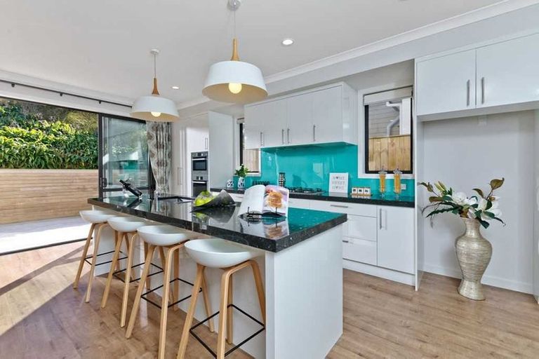 Photo of property in 5 Shelby Place, Long Bay, Auckland, 0630