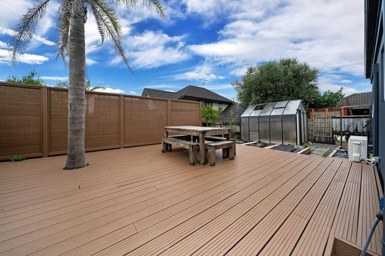 Photo of property in 28 Franshell Crescent, East Tamaki, Auckland, 2013