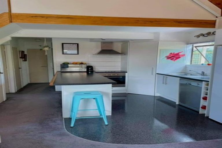 Photo of property in 6 Shearwater Street, One Tree Point, 0118