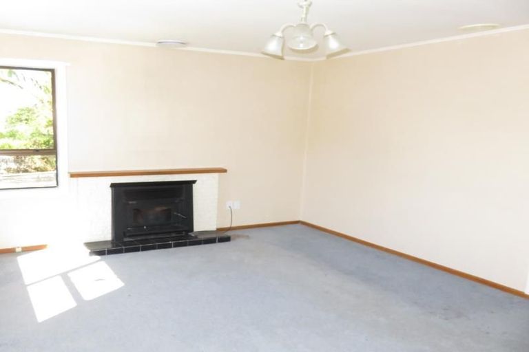 Photo of property in 62 Salford Street, Newlands, Wellington, 6037