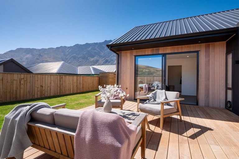 Photo of property in 18 Plough Street, Jacks Point, 9371