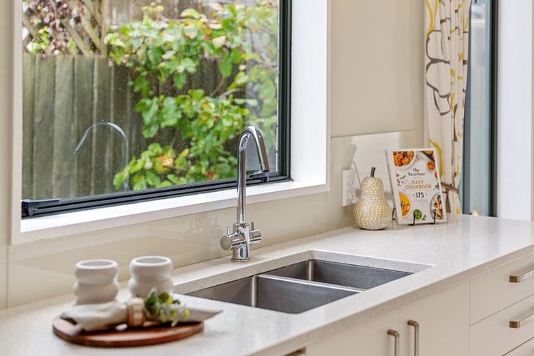 Photo of property in 2/56 Kotare Street, Fendalton, Christchurch, 8041